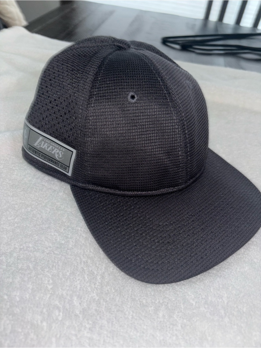 New Era Los Angeles Lakers Black Performance Mesh Cap